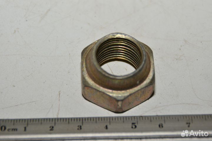 Гайка ступицы ваз-2101 правая без метки М18*1,5