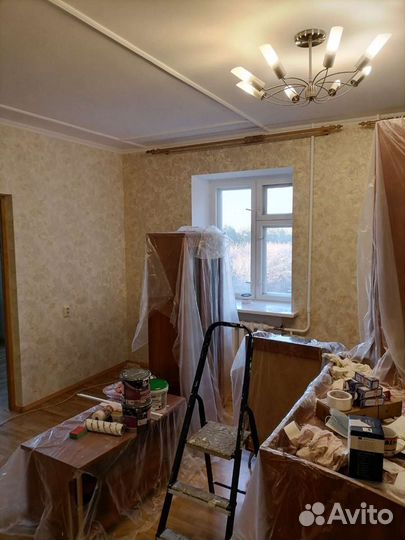 Поклеить обои, покраска стен и потолков