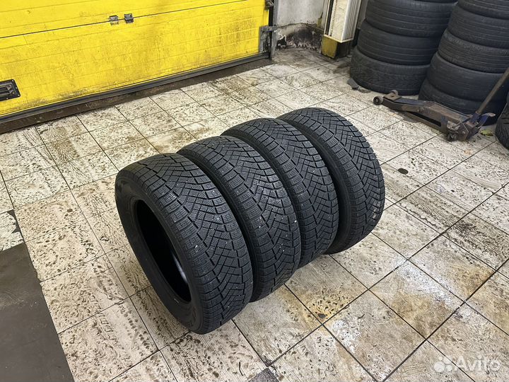 Pirelli Ice Zero FR 215/65 R17 103T