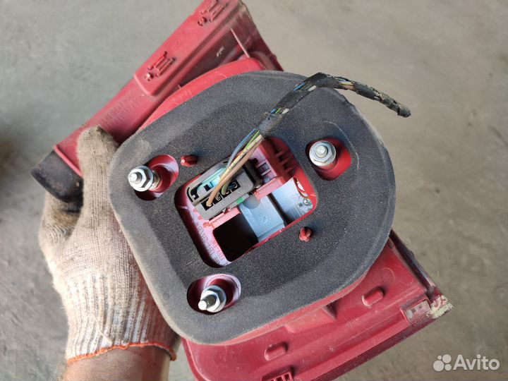 Фонарь задний правый Volkswagen Passat B6 седан