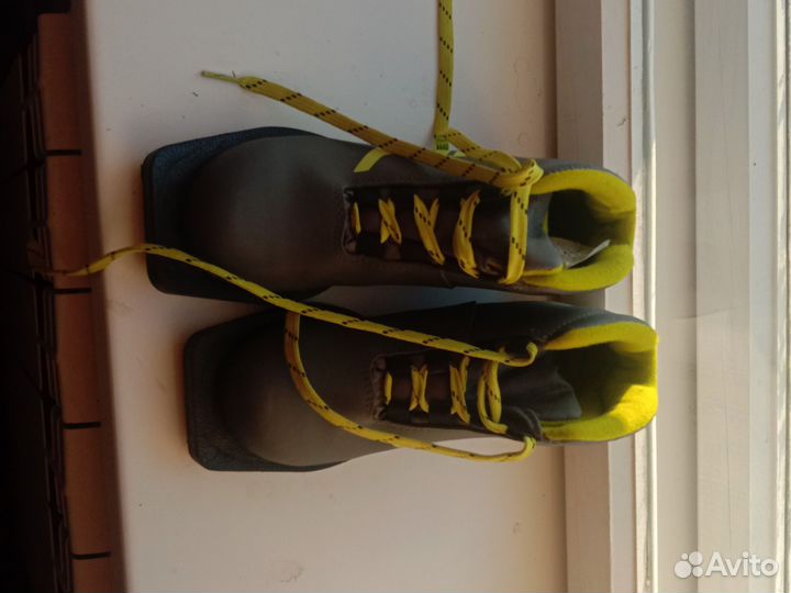 Ботинки лыжные