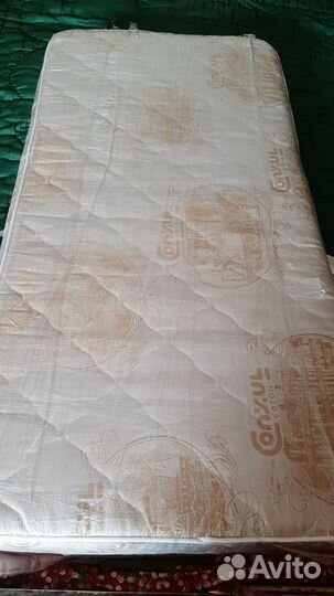 Детская кроватка с матрасиком из массива дерева