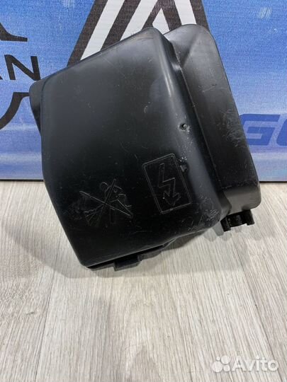 Крышка блока предохранителей Renault logan 2