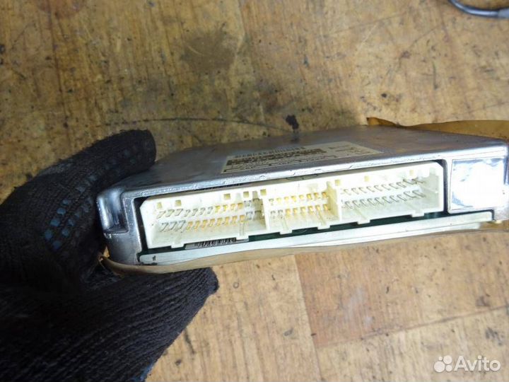 Блок управления двигателем Toyota Mark 2 (X10#) 1