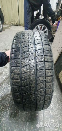 Bridgestone Blizzak VRX2 215/60 R16