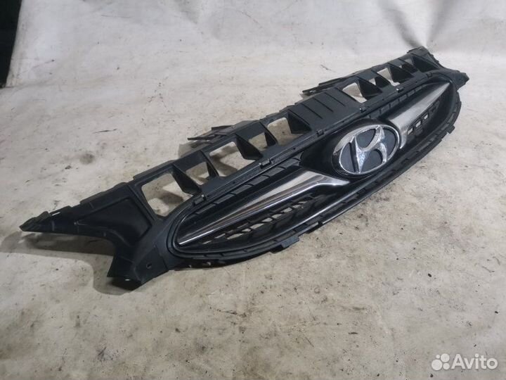 Решетка радиатора Hyundai Solaris 1