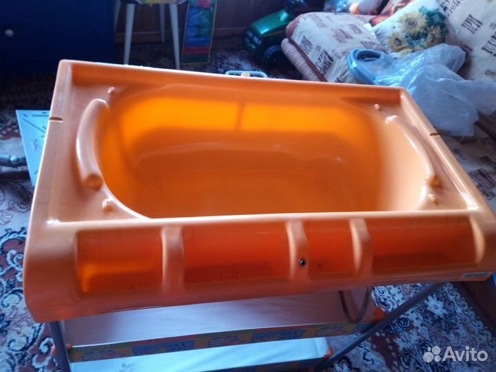 Ванночка для купания с пеленальником