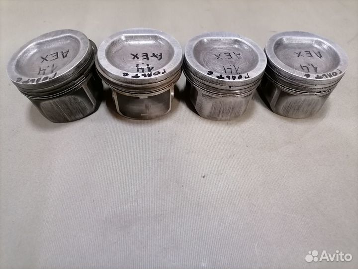 Поршень Volkswagen Golf 1.4 AEX без шатуна