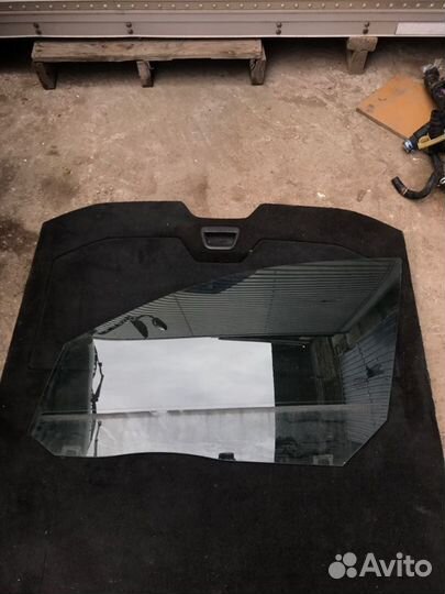 Стекло двери заднее левое Volvo S80