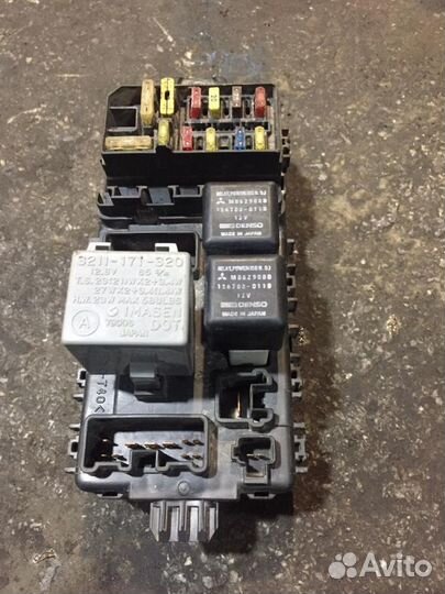 Блок Предохранителей Mitsubishi Mirage 2000г. 1.3л