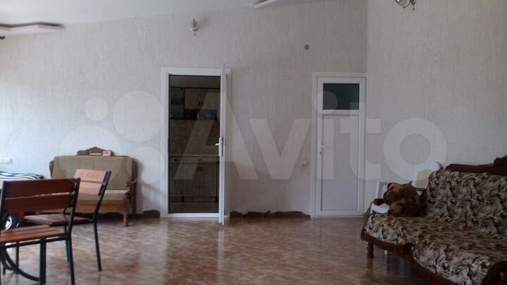 Дом 448 м² на участке 8 сот.