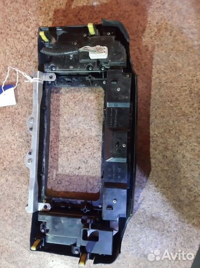 Консоль магнитофона на Toyota Mark X GRX120 4GR-FS