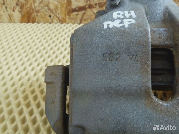 Суппорт передний правый VW Scirocco 2008-2017 (1K0615124E)