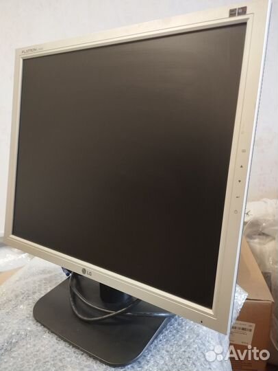 Монитор LG Flatron 19