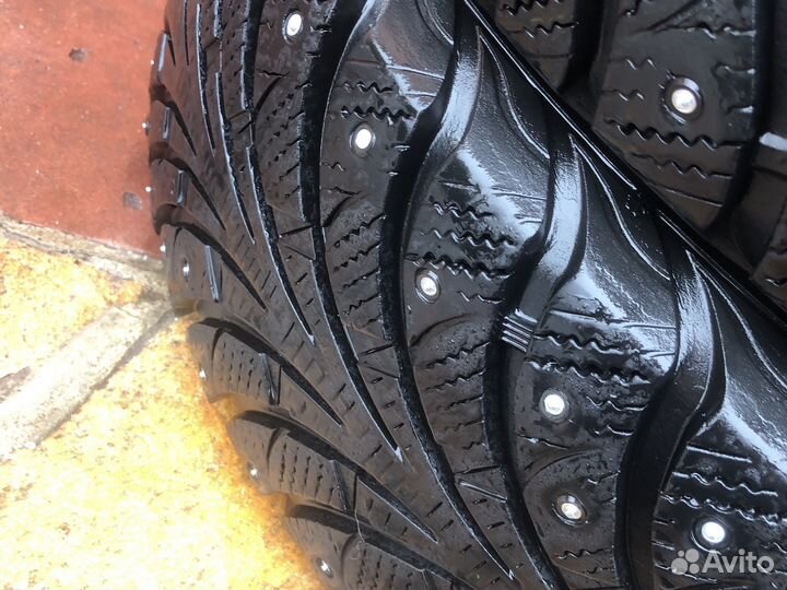 Goodyear UltraGrip Extreme 215/65 R16