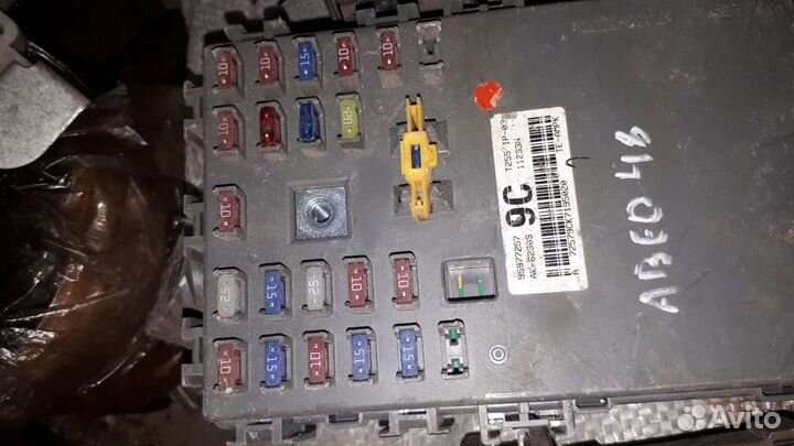 Шевроле Авео Т 250 Блок предохранителей салонный