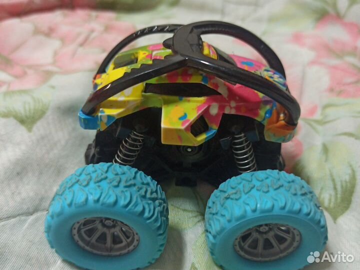 Игрушечная машинка