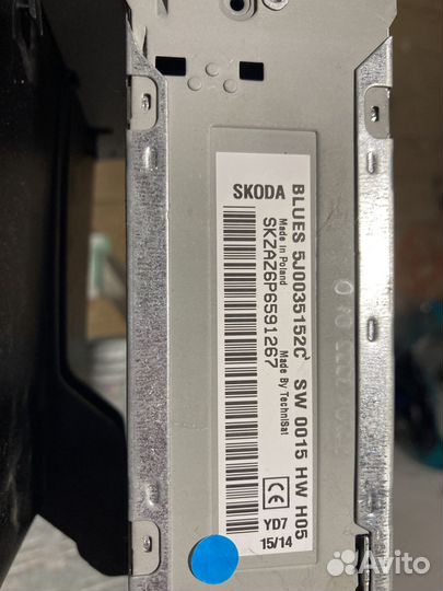 Штатная магнитола с рамкой на Skoda rapid 2014