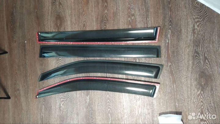 Ветровики Новые T. Noah 01-05 (комплект)