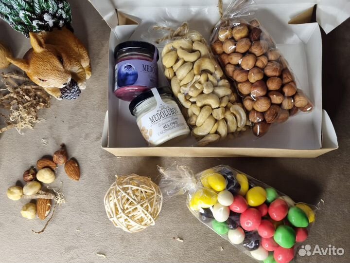 Подарочный набор с мёдом и орешкам