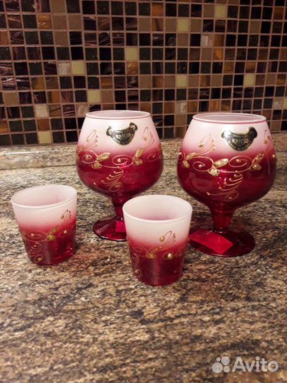 Бокалы, мартинницы, стаканы для мартини новые