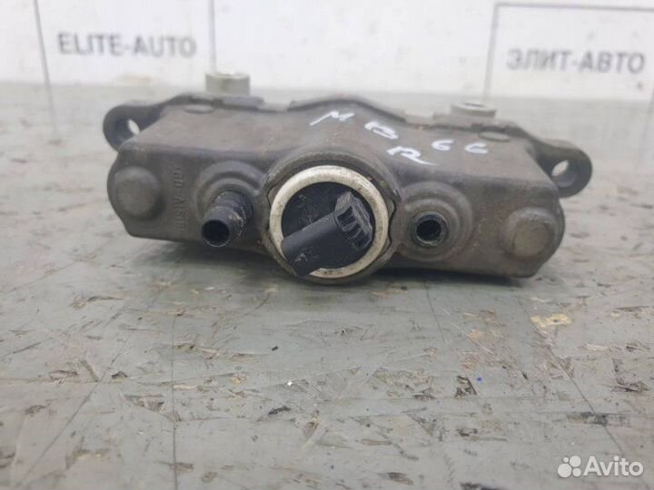 Пиропатрон капота Mercedes E-Class W212 2.1D 2012