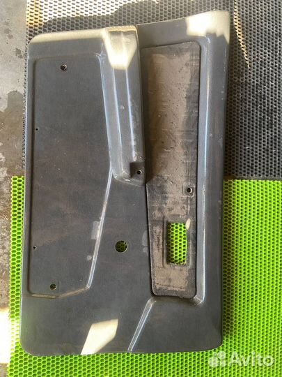 Передняя левая обшивка двери Ваз Лада 2109