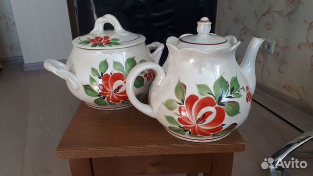 Фарфоровые чайник и супница