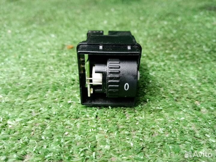 Кнопка обогрева сиденья задняя левая Volkswagen