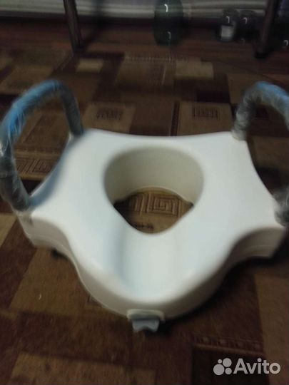 Накладка на унитаз для инвалидов