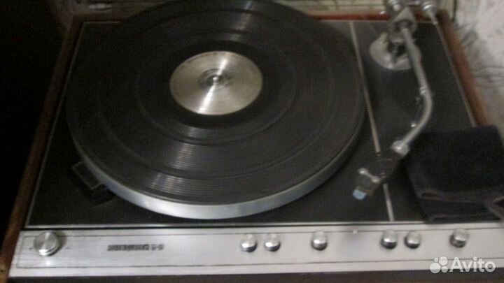 Акустическая система Две шт.Усилитель.Пр. винила