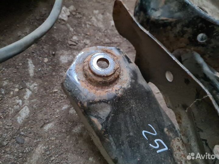Крепление балки подвески заднее Nissan Murano Z51