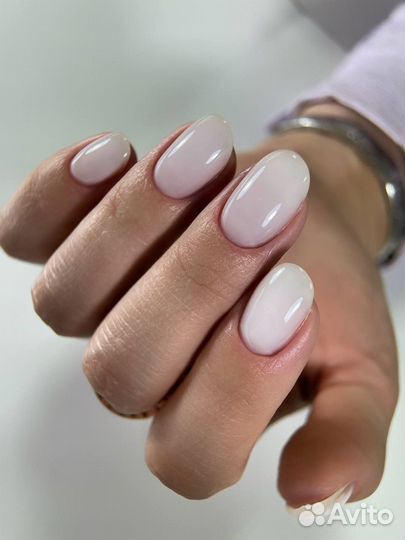 Модель на маникюр