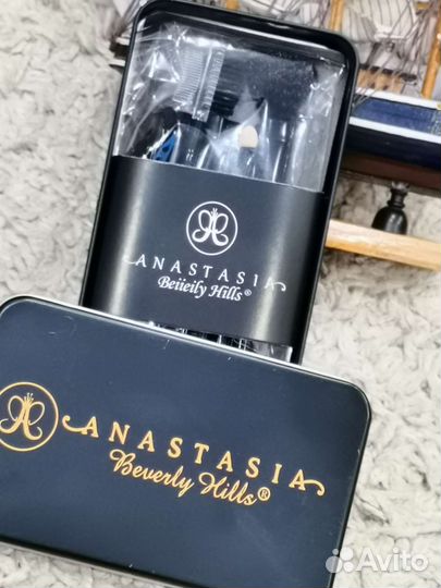 Набор кистей (Кисточек) для макияжа в футляре