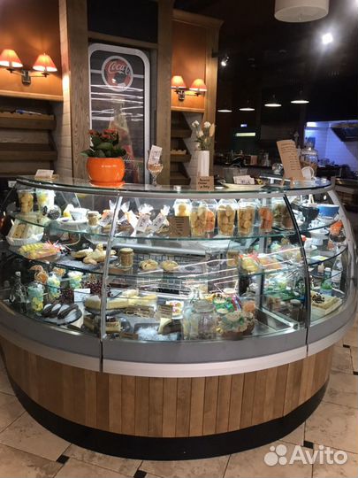 Витрина для десертов и выпечки