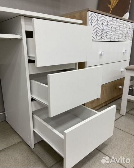 Стол белый компьютерный