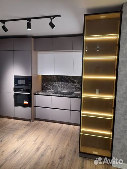 Кухонный гарнитур угловой до потолка