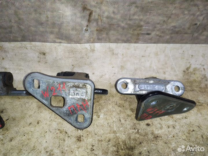 Петли левых дверей Mercedes W211