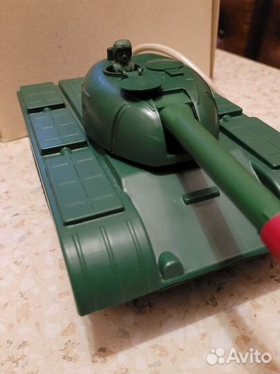 Игрушечный танк СССР