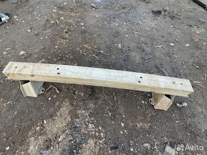 Металический усилитель переднего бампера ваз 2114