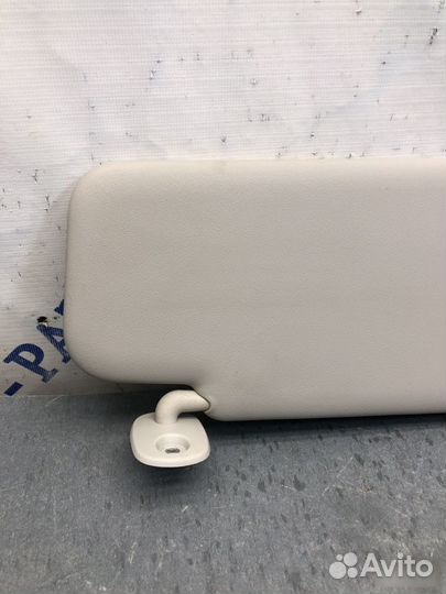 Козырек правый Renault Logan 2 Stepway