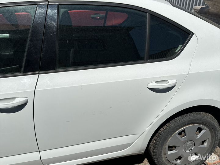 Дверь задняя левая skoda octavia a7