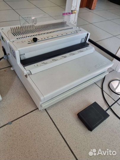 Брошюровщик на металлическую пружину renz SRW