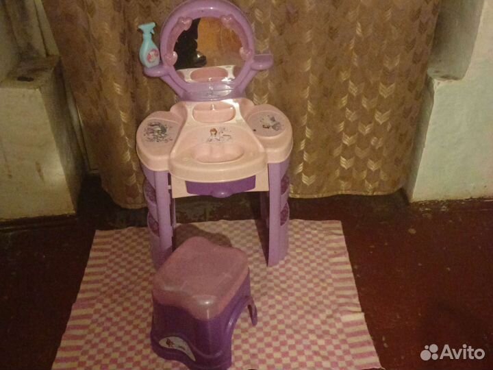 Детский столик с зеркалом