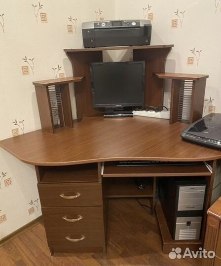 Компьютерный стол