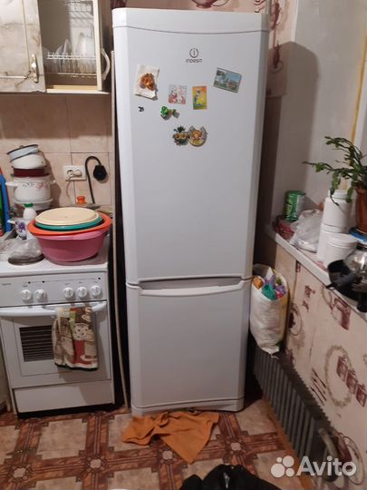 Холодильник бу indesit