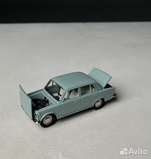 Модель автомобиля 1:43 ваз 2101