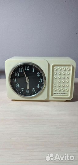 Часы настольные будильник 