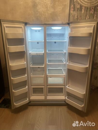 Холодильник Side-by-side Samsung