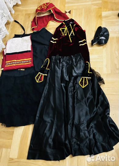 Кавказский национальный костюм для танцев